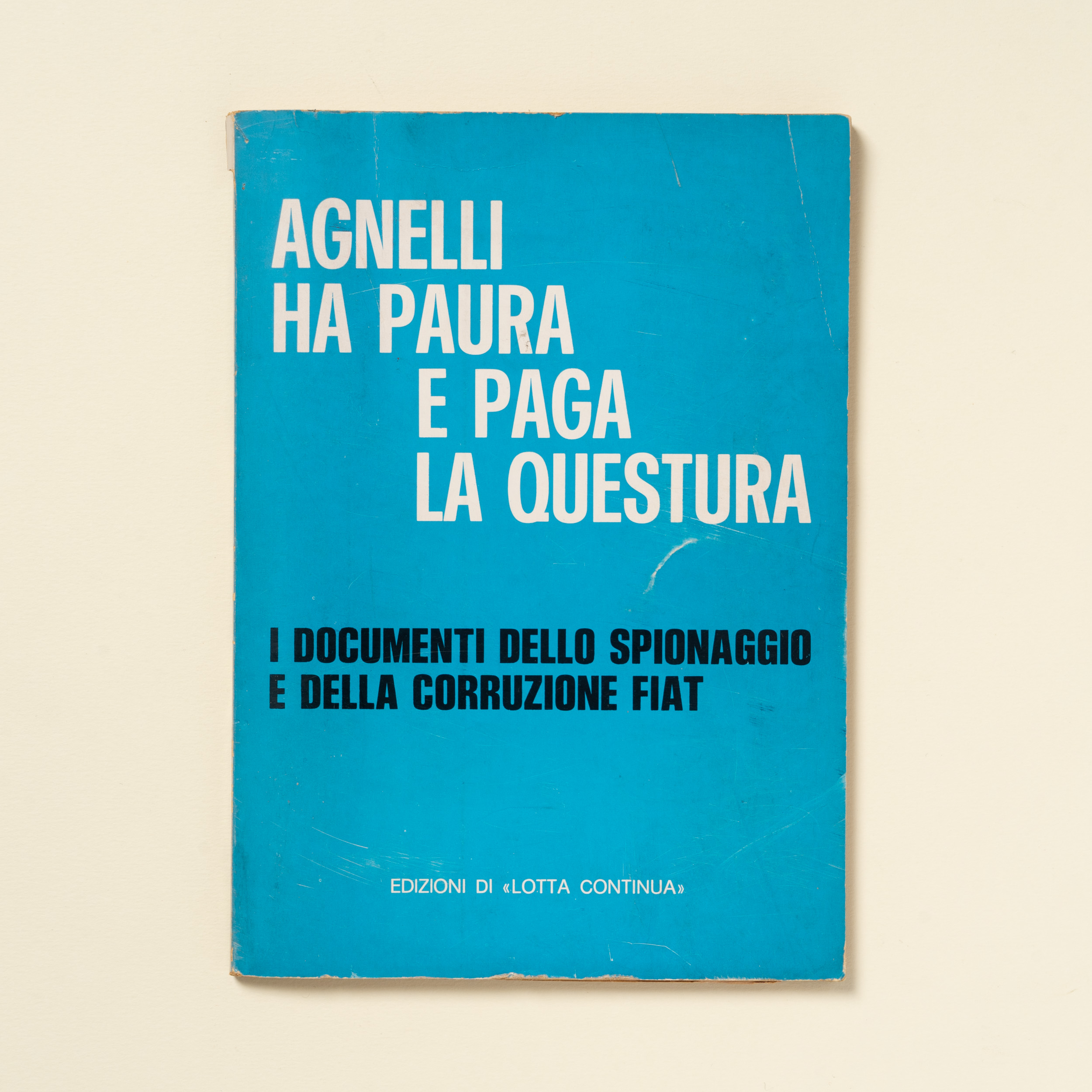 scaldasole-books-agnelli-ha-paura-e-paga-la-questura