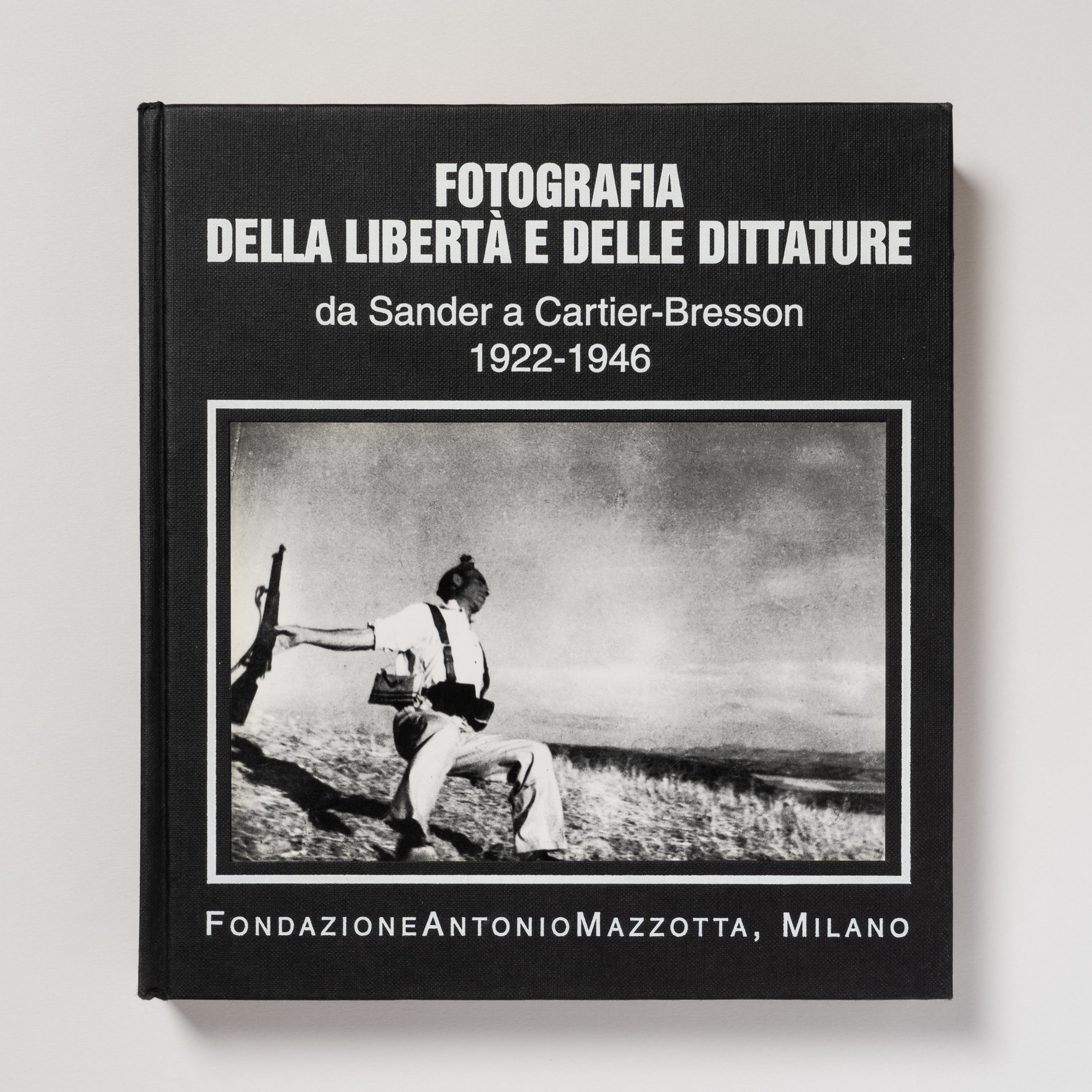 scaldasole-books-fotografia-della-liberta-e-delle-dittature-da-sander-a-cartier-bresson-1922-1946